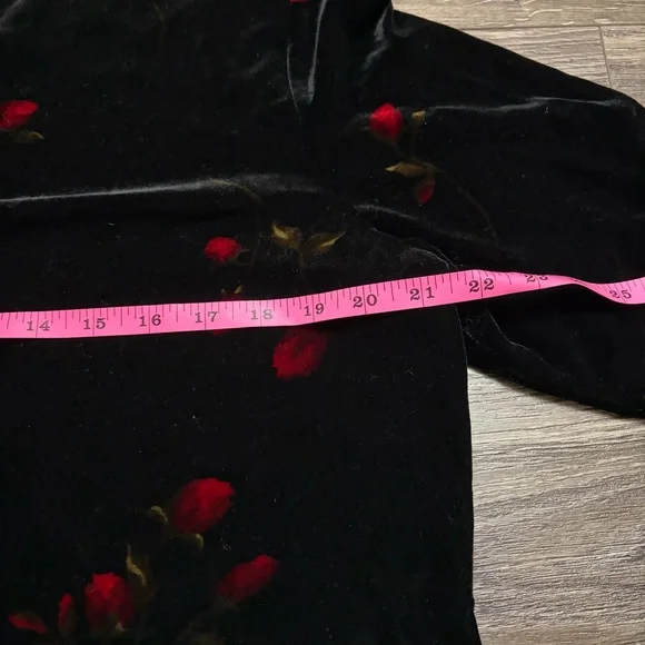 90s Vintage Velvet Rose Floral Blouse (Black/Red) Size XL - Picture 6 of 7